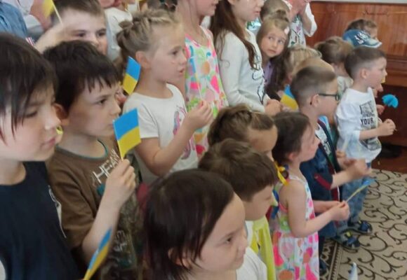 Посмішки дітей  це, мабуть, найкраще, що може радувати погляд.